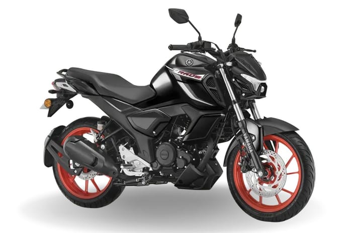 7 bikes under Rs 1.5 lakh with a projector headlight setup